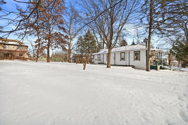 W862 Florence ROAD, Genoa City, WI 53128