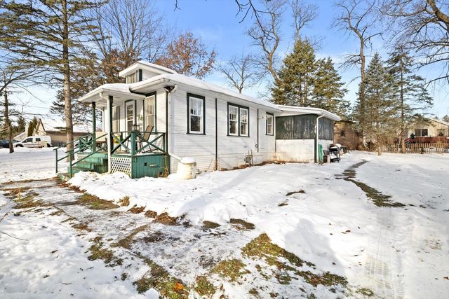 W862 Florence ROAD, Genoa City, WI 53128