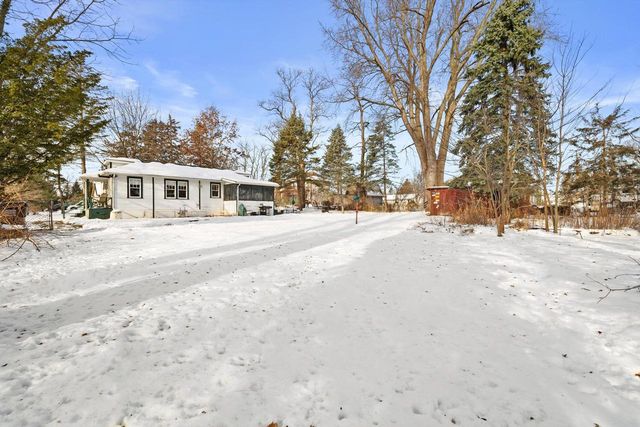 W862 Florence ROAD, Genoa City, WI 53128