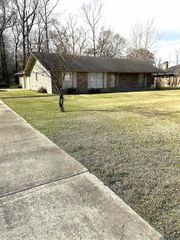 4621 Little Farms Dr, Zachary, LA 70791
