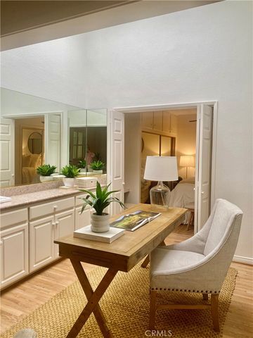 1880 McKinney Way, M15-20B, Seal Beach, CA 90740