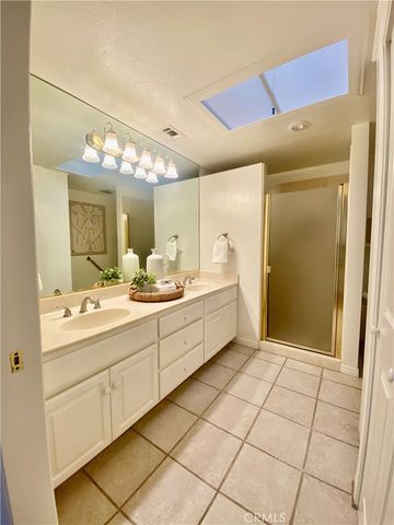 1880 McKinney Way, M15-20B, Seal Beach, CA 90740