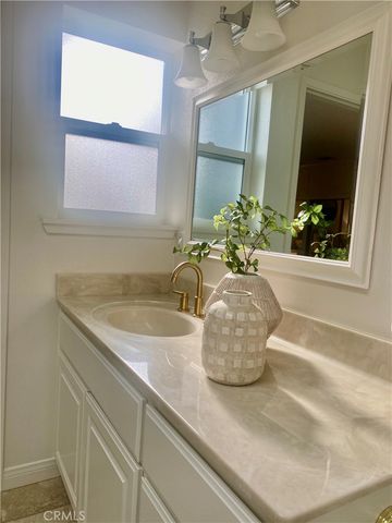 1880 McKinney Way, M15-20B, Seal Beach, CA 90740