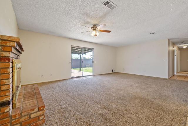 883 Clover Lane, Hanford, CA 93230