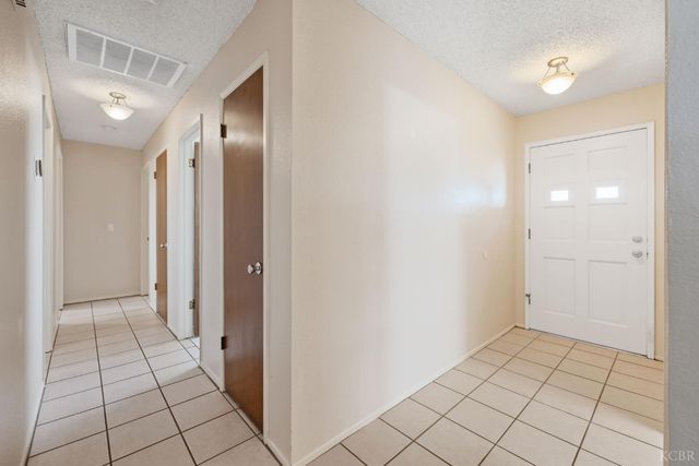 883 Clover Lane, Hanford, CA 93230
