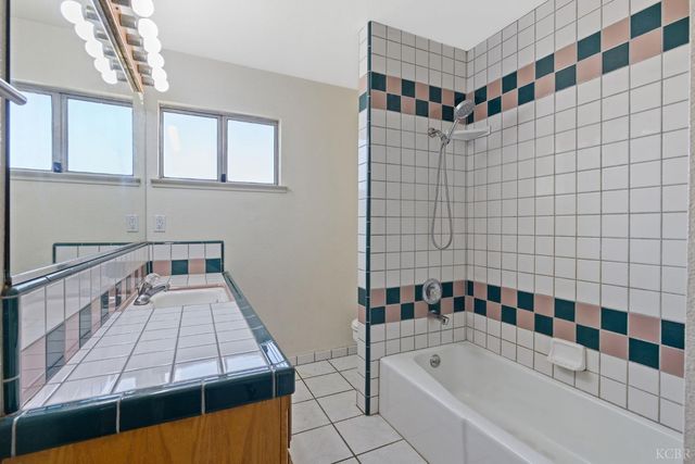 883 Clover Lane, Hanford, CA 93230