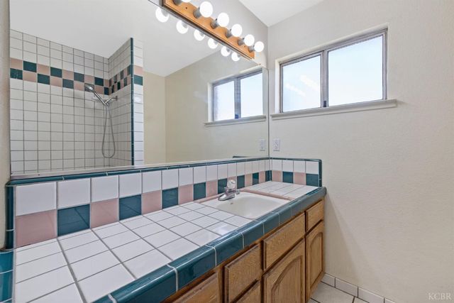 883 Clover Lane, Hanford, CA 93230