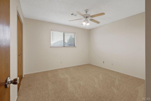 883 Clover Lane, Hanford, CA 93230