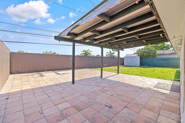 883 Clover Lane, Hanford, CA 93230