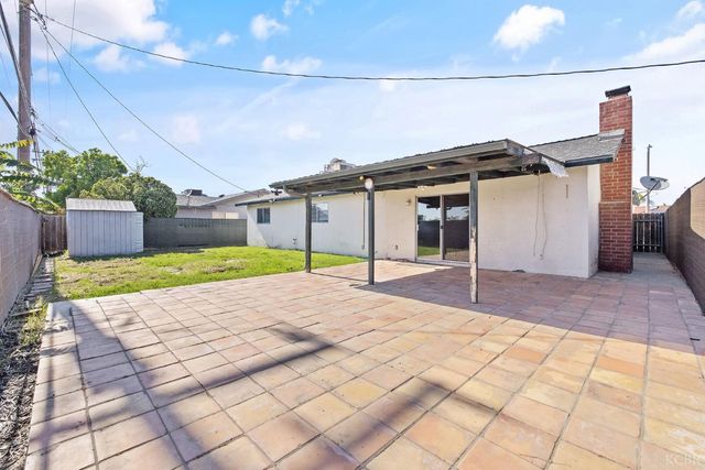 883 Clover Lane, Hanford, CA 93230