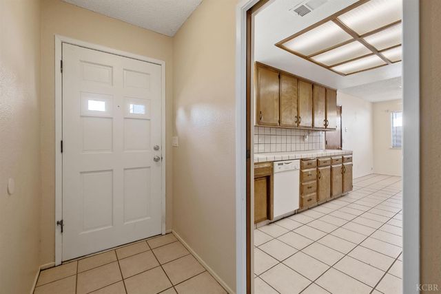 883 Clover Lane, Hanford, CA 93230