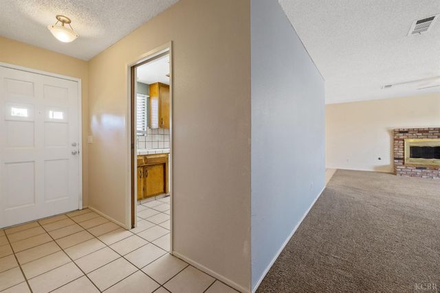 883 Clover Lane, Hanford, CA 93230