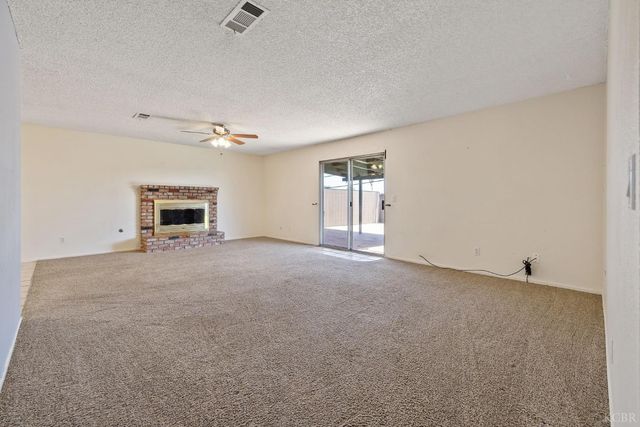883 Clover Lane, Hanford, CA 93230