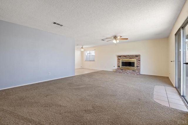 883 Clover Lane, Hanford, CA 93230