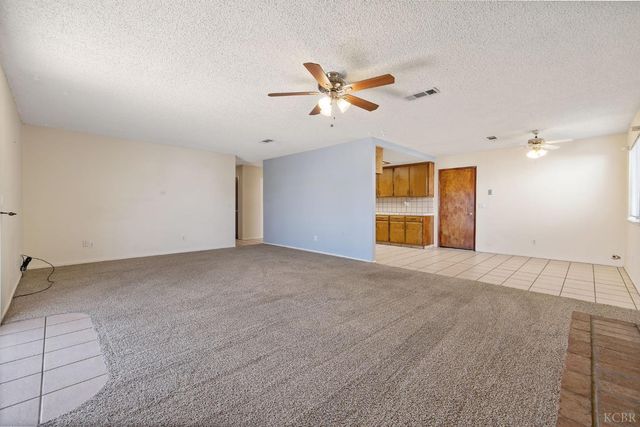 883 Clover Lane, Hanford, CA 93230