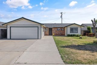 883 Clover Lane, Hanford, CA 93230