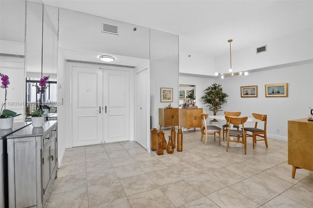 20281 E Country Club Drive TS 5, Aventura, FL 33180