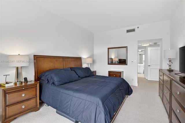 20281 E Country Club Drive TS 5, Aventura, FL 33180