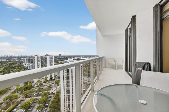 20281 E Country Club Drive TS 5, Aventura, FL 33180