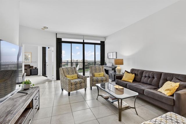 20281 E Country Club Drive TS 5, Aventura, FL 33180