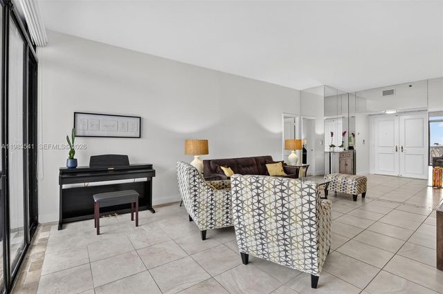 20281 E Country Club Drive TS 5, Aventura, FL 33180
