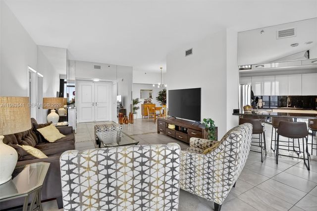 20281 E Country Club Drive TS 5, Aventura, FL 33180