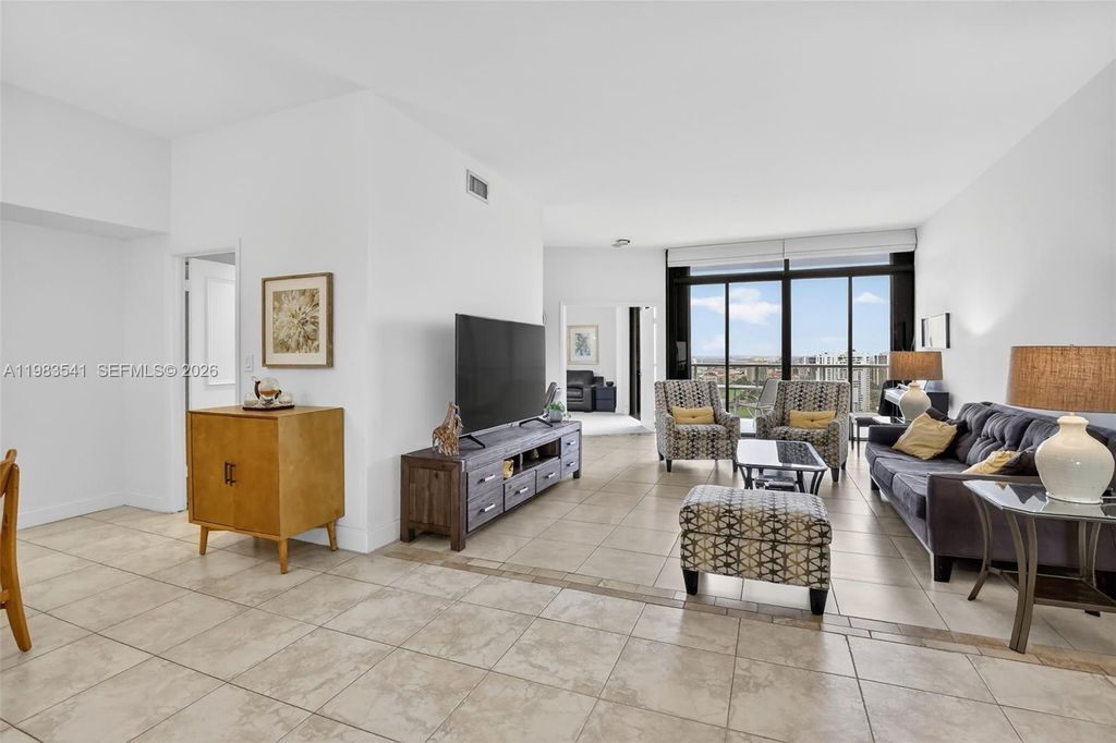 20281 E Country Club Drive TS 5, Aventura, FL 33180
