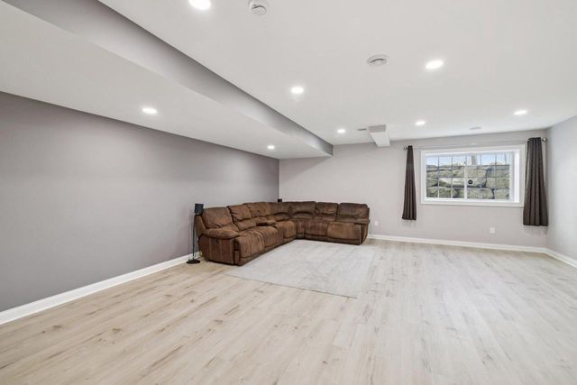 612 Bear Claw Way, Middleton, WI 53562