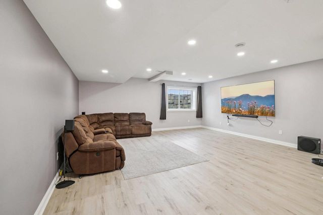 612 Bear Claw Way, Middleton, WI 53562