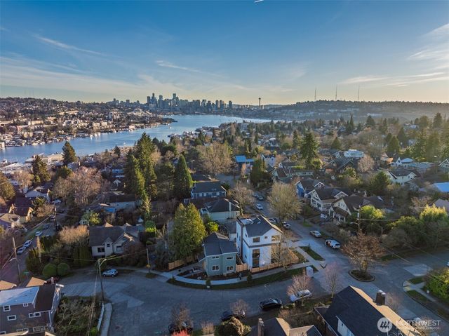 2509 N 42nd Street, Seattle, WA 98103