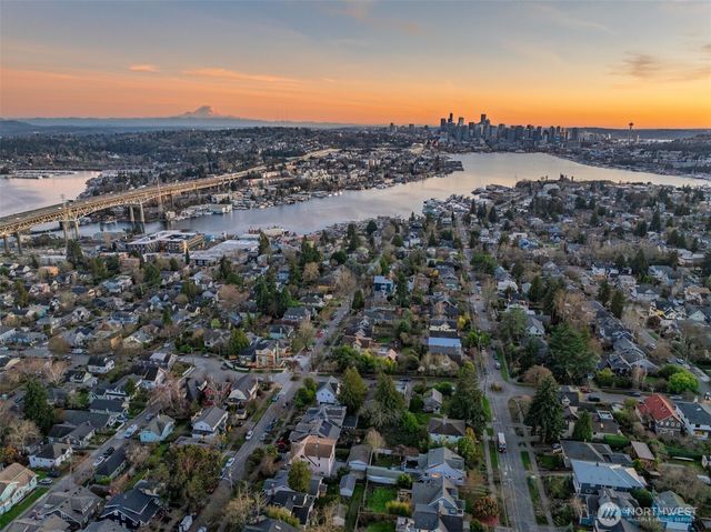 2509 N 42nd Street, Seattle, WA 98103