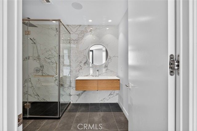 1253 N Sweetzer 3, West Hollywood, CA 90069