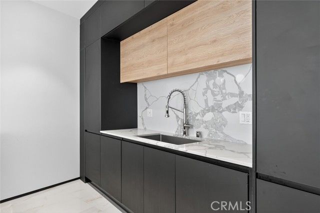 1253 N Sweetzer 3, West Hollywood, CA 90069