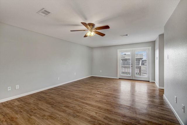 170 Barracuda Street, Bayou Vista, TX 77563