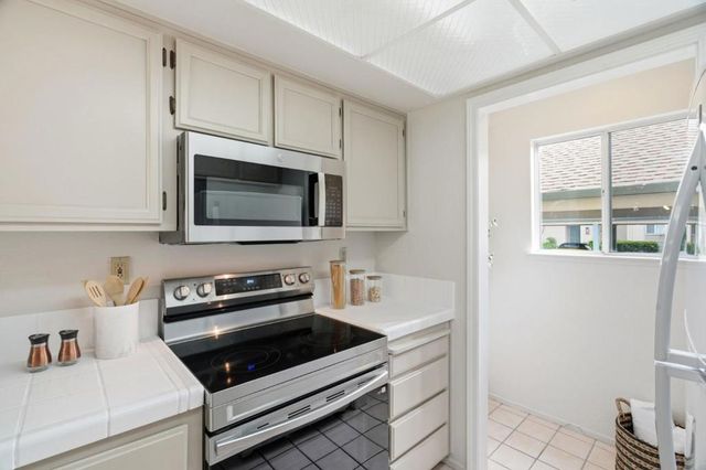 1045 Summershore Court, San Jose, CA 95122