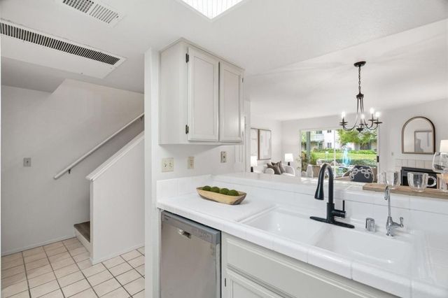 1045 Summershore Court, San Jose, CA 95122