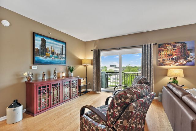 104 N Plum Grove Road 504, Palatine, IL 60067