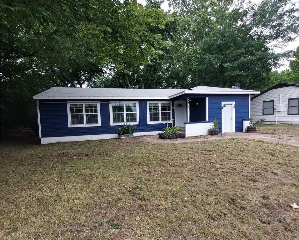 1301 Lynn Street, Bonham, TX 75418