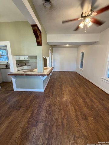 702 Patton, San Antonio, TX 78237