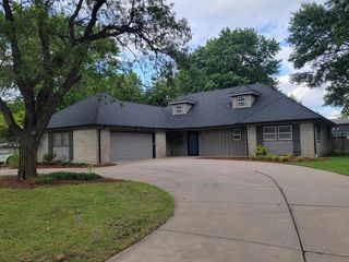720 N Stratford Ln, Wichita, KS 67206