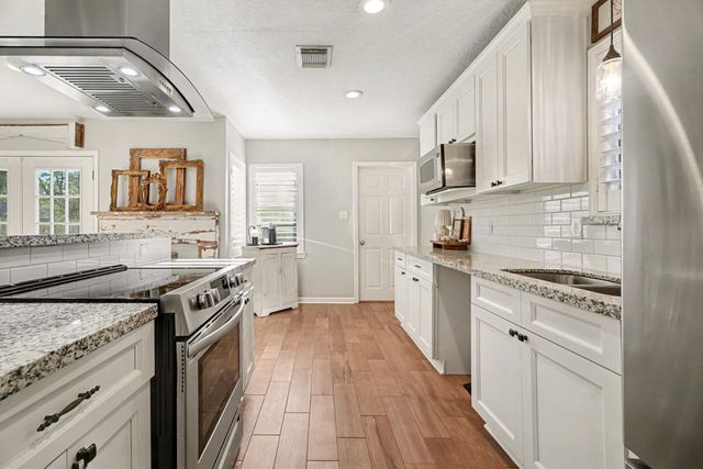 3037 Longwood Lane, Dickinson, TX 77539