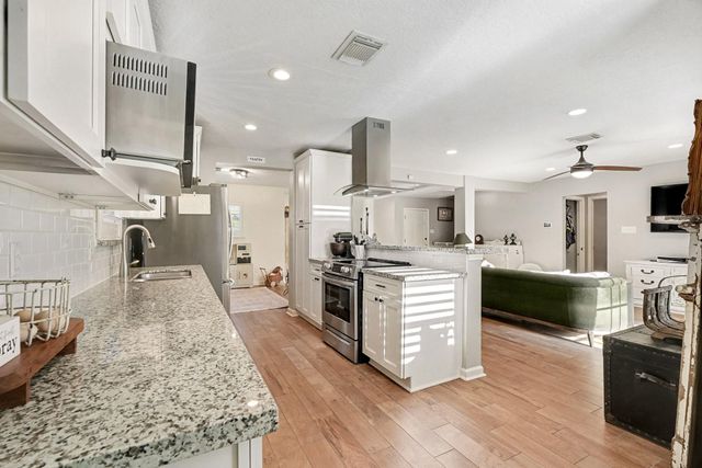 3037 Longwood Lane, Dickinson, TX 77539