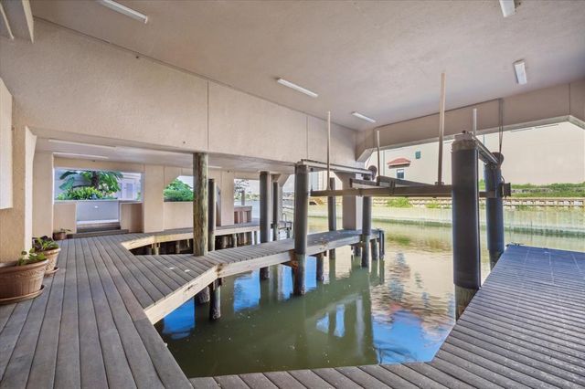 112 Bayou Lane, Kemah, TX 77565