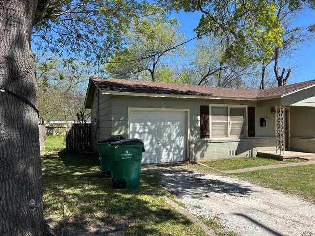 407 N Avenue J, Clifton, TX 76634