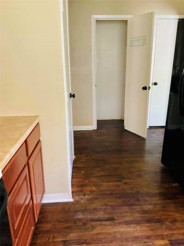 407 N Avenue J, Clifton, TX 76634