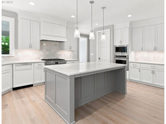 14960 Sw HAWK RIDGE Rd, Tigard, OR 97224