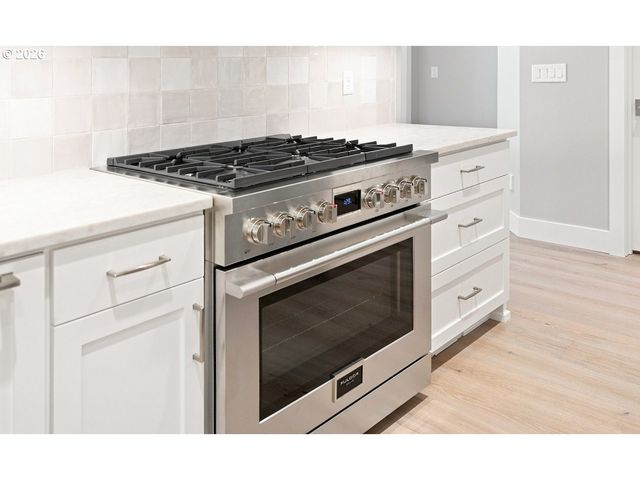 14960 Sw HAWK RIDGE Rd, Tigard, OR 97224