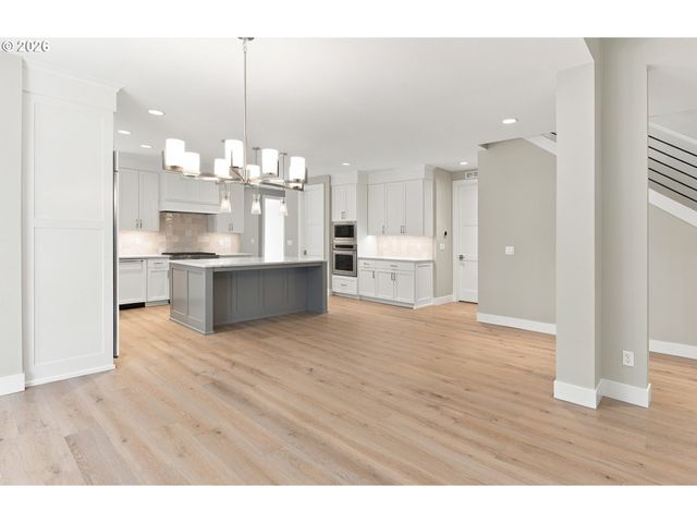 14960 Sw HAWK RIDGE Rd, Tigard, OR 97224