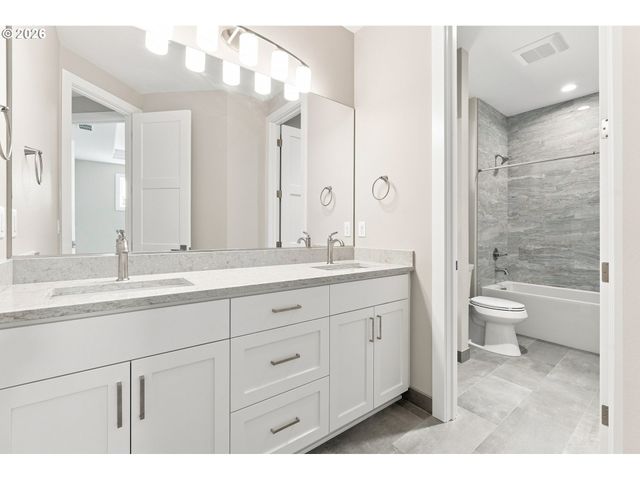 14960 Sw HAWK RIDGE Rd, Tigard, OR 97224