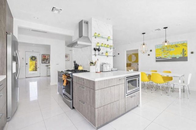 3963 E Calle San Antonio, Palm Springs, CA 92264